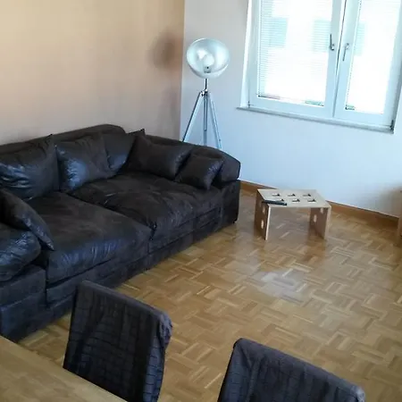 Düssel Apartment *